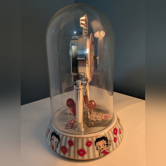 Betty Boop Glass Dome Clock - Picture 5 of 11